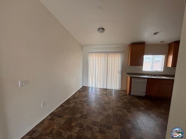 Building Photo - 1073 SPUD Moreno St