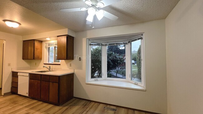 Building Photo - Updated 2 Bedroom Featuring New Plank Flooring