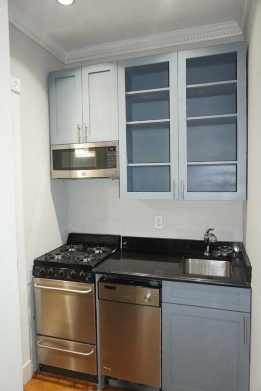 Building Photo - 697 Tenth Ave (47th & 48th Ave), #2FS