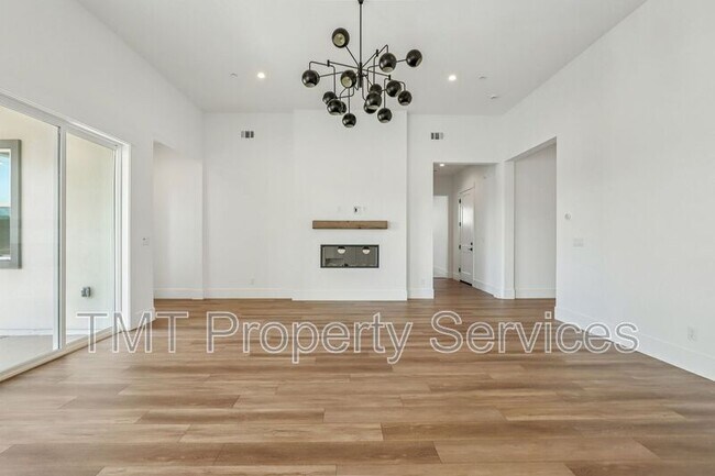 Building Photo - 1007 Bridger Dr