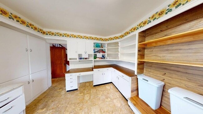 Building Photo - 801 E Ann St