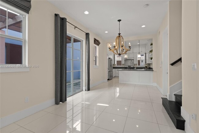 Building Photo - 912 NE 17th Way