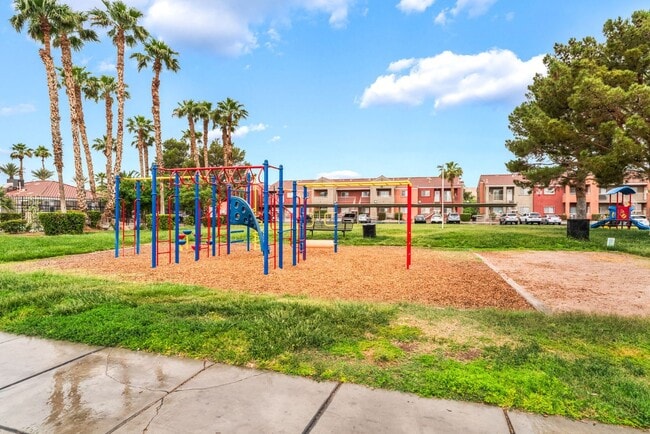 Building Photo - 3 Bedroom Condo with an Open Floor Plan!