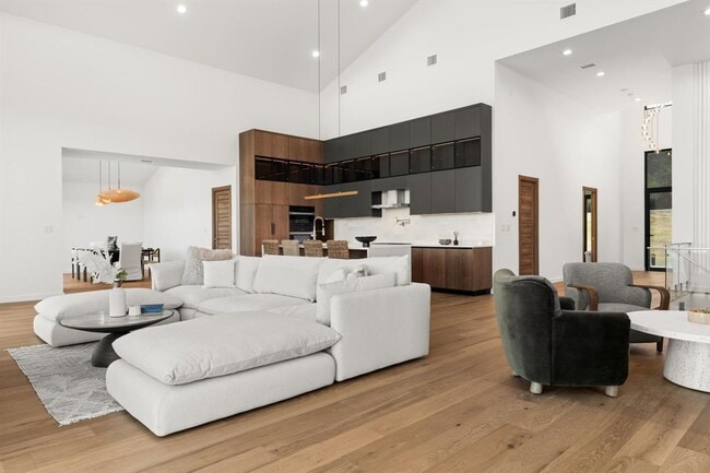 Building Photo - 2714 Lakehurst Rd