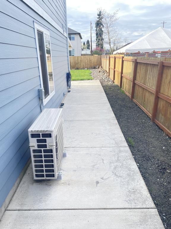 Building Photo - 1026 SE 6th Ave