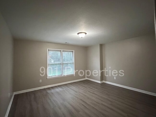Building Photo - 3777 Pavilion Cir