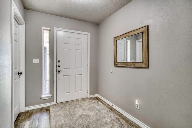 Building Photo - 1008 Gardenia St