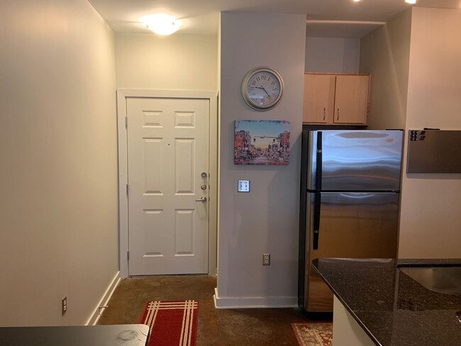 Building Photo - Fully Furnished Midtown Nashville Apartment