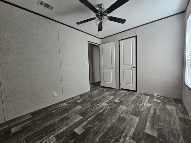 Building Photo - 6721 Hidden Oaks Dr