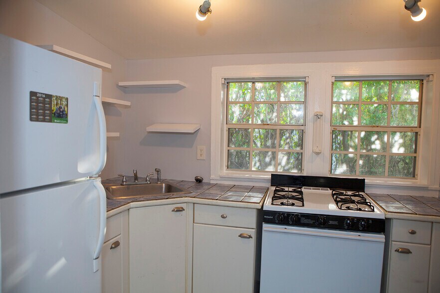 Building Photo - 419 43rd St