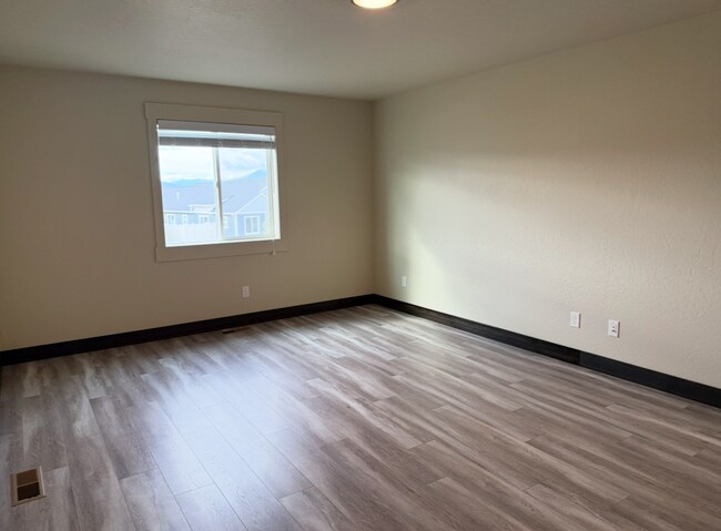 Building Photo - Modern Kalispell Home