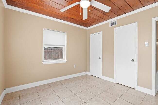 Building Photo - 327 Lee Ave