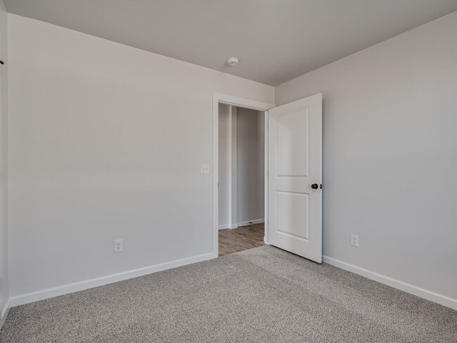 Building Photo - Newer Home in Washington under $1,500!