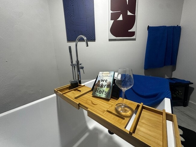 Building Photo - Gorgeous Remodeled 4 Bedroom Home