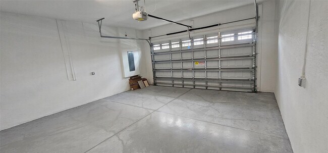 Building Photo - 5461 Empire Dr