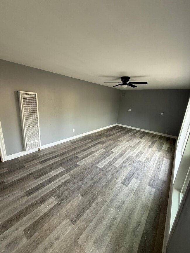 Building Photo - $0 First Month's Rent / $0 Deposit at Move-in