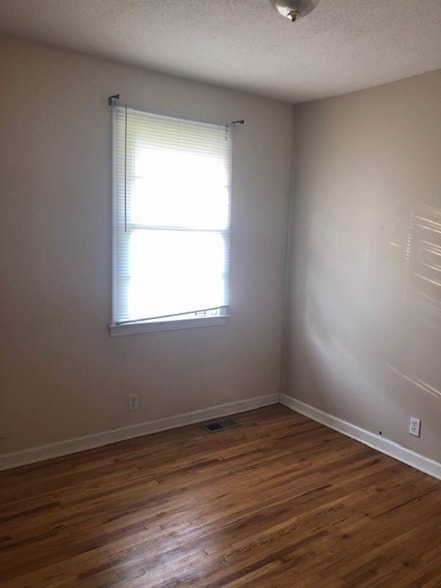 Building Photo - 240 Old Shackle Island Rd