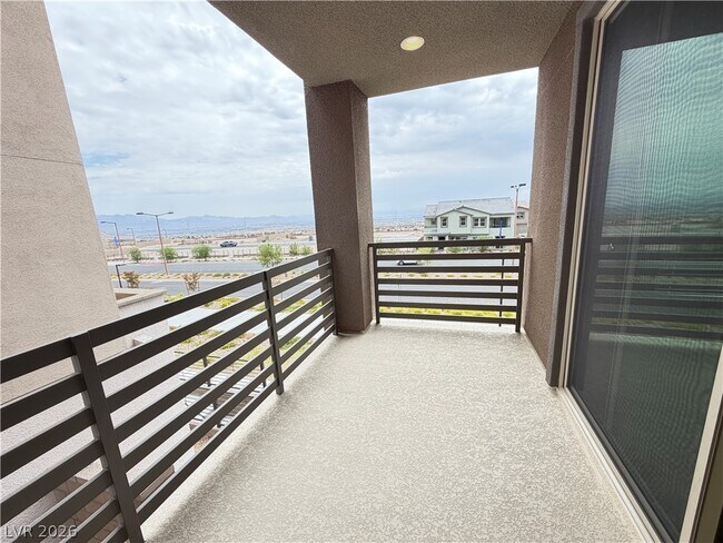 Building Photo - 1741 N Desert Foothills Dr