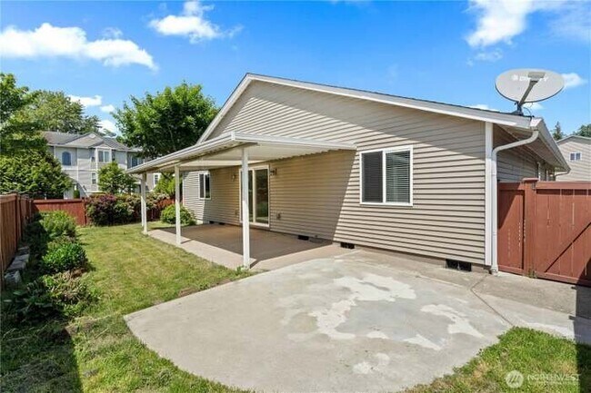 Building Photo - 7101 33rd Way NE