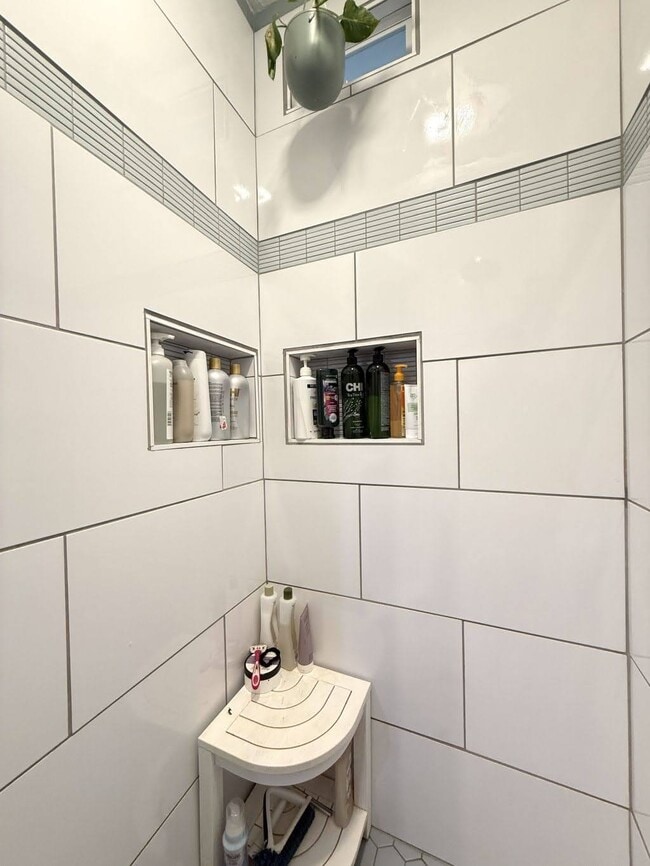 Building Photo - 1328 Morris Rd SE