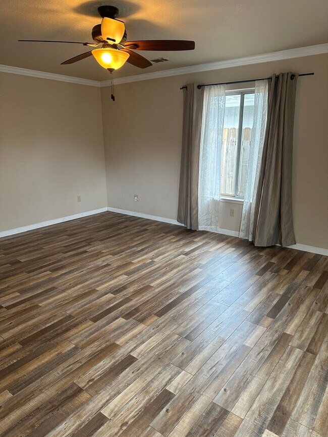 Building Photo - Beautifully maintained home located in a desirable Anderson neighborhood