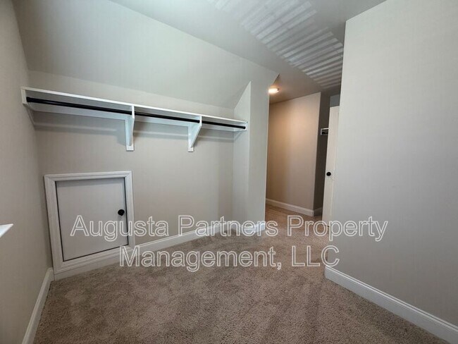 Building Photo - 3500 Hilltop Trl