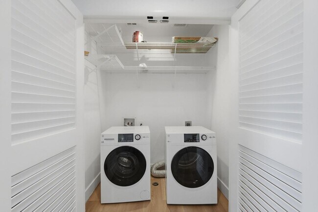 Building Photo - 6302 E Cochise Rd