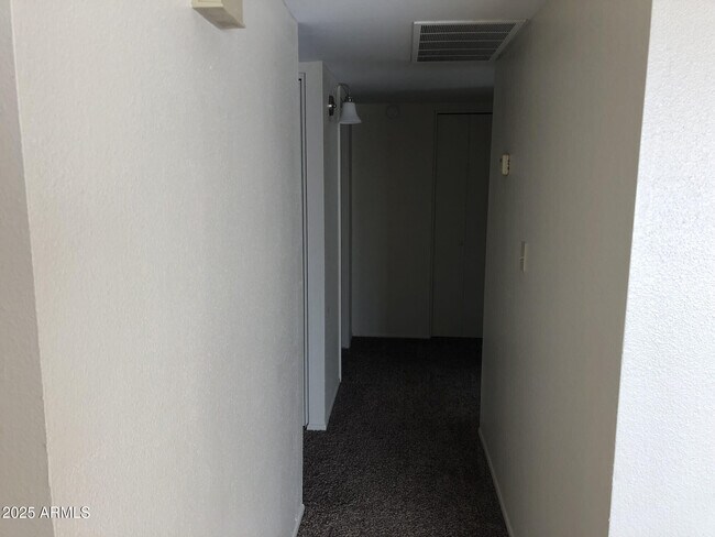 Building Photo - 26 E Duke Dr