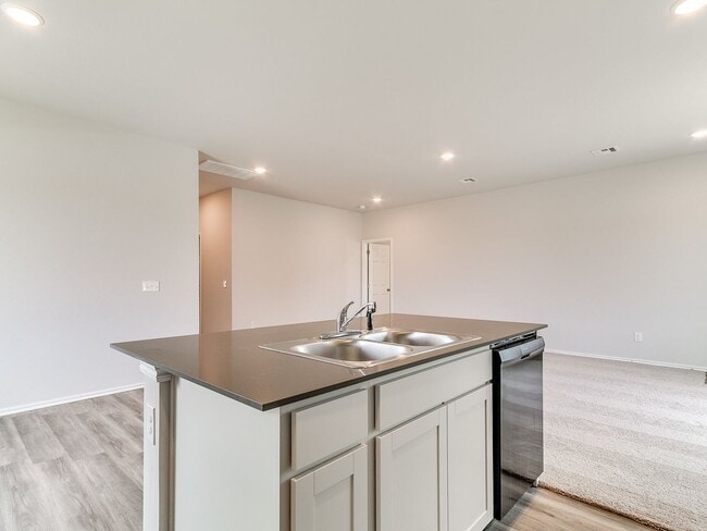 Building Photo - Charming New Home!