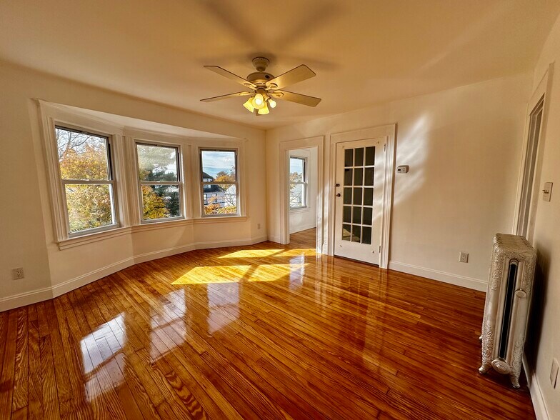 Living room - 227 Hamilton Ave