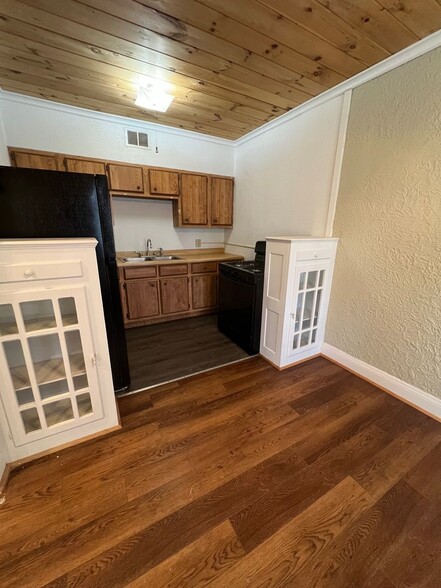 Interior Photo - Parchment Manor Apartments