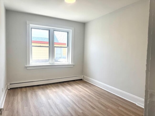 Building Photo - 143 Jericho Tpke