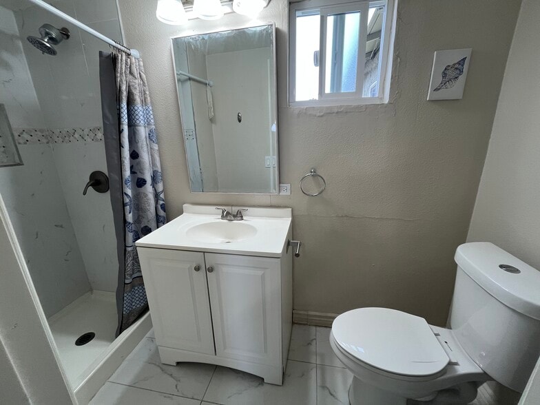 Building Photo - 303 S 46th St