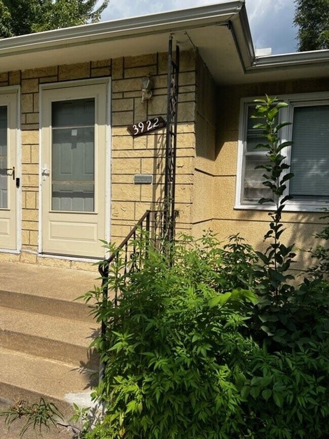 Building Photo - 3922 N Lyndale Ave