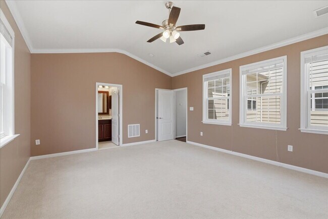 Building Photo - Expansive 4BR / 4.5BA Townhome in Lansdowne Town Center – Over 3,400 Sq Ft!