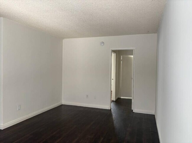 Building Photo - 1.0 bedroom in Los Angeles California 91343