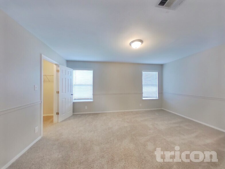 Building Photo - 230 Crane Crest Dr