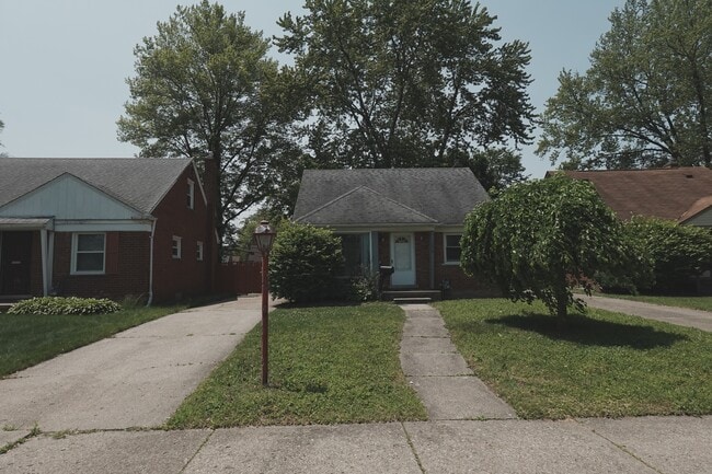 Primary Photo - 256 Brentwood St