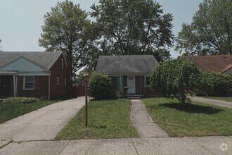 Building Photo - 256 Brentwood St