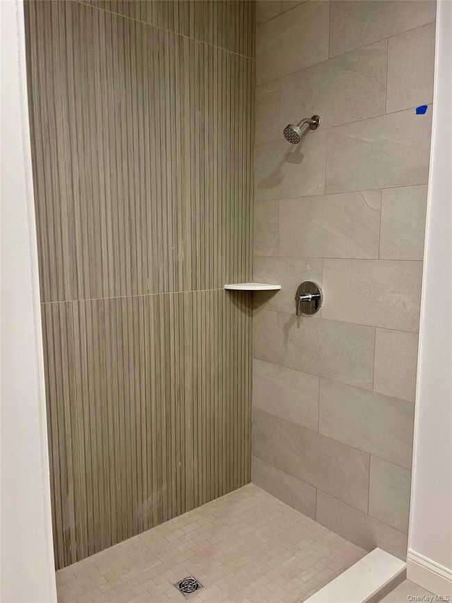 Building Photo - 903 Oakridge Cmns