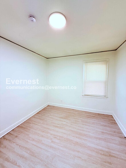 Building Photo - 15736 Steel St