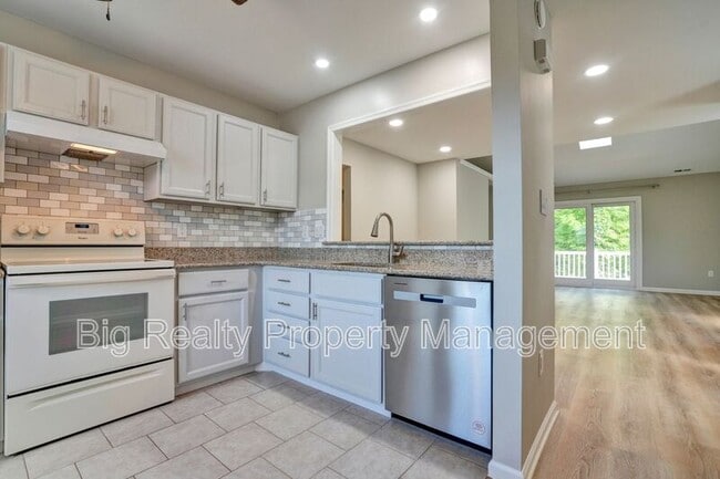 Building Photo - 1732 Rosewood Ct