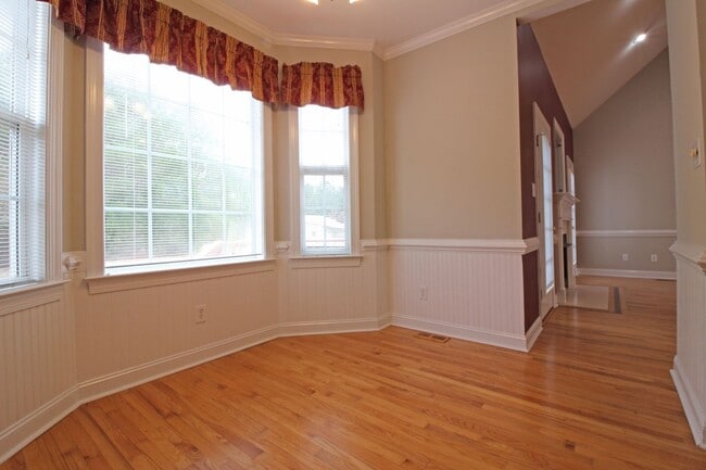 Building Photo - Lane Tree