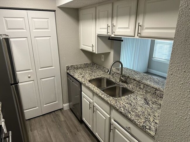 Building Photo - LIKE NEW!!!! 2 Bedroom/2 Bath Condo!! Available Now In Casselberry!!