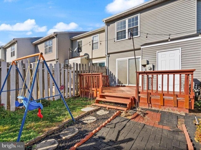 Building Photo - 15278 Cloverdale Rd