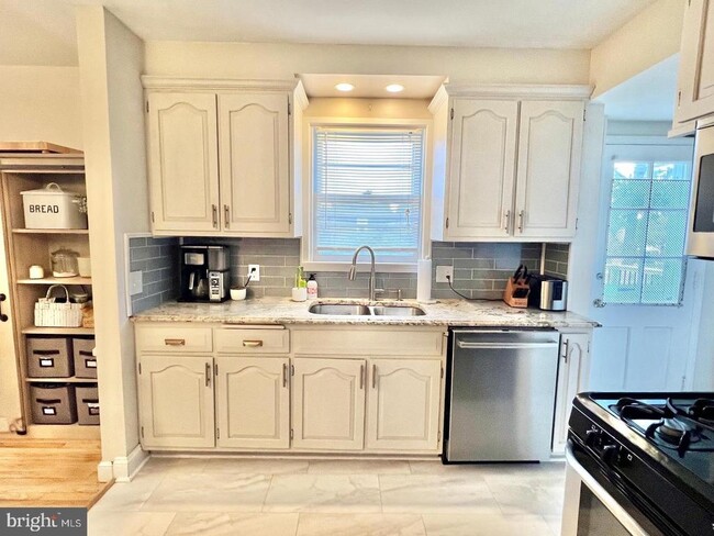 Building Photo - 503 Dorchester Ave