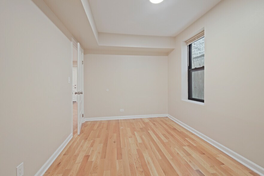Building Photo - 1620 N Claremont Ave