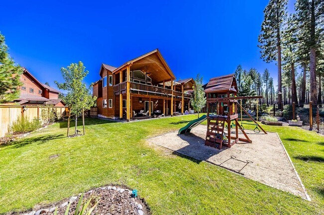 Building Photo - Large Mountain Luxury Home