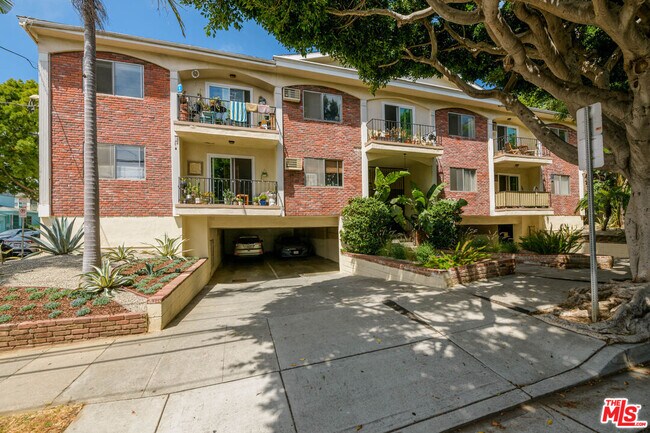 Primary Photo - 2803 Arizona Ave