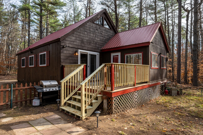 Building Photo - 135 Pine River Path